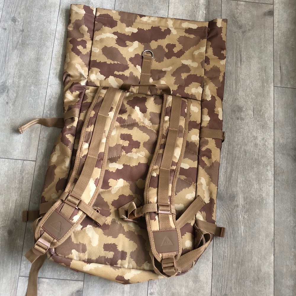 Backpack - Picture 3 of 4